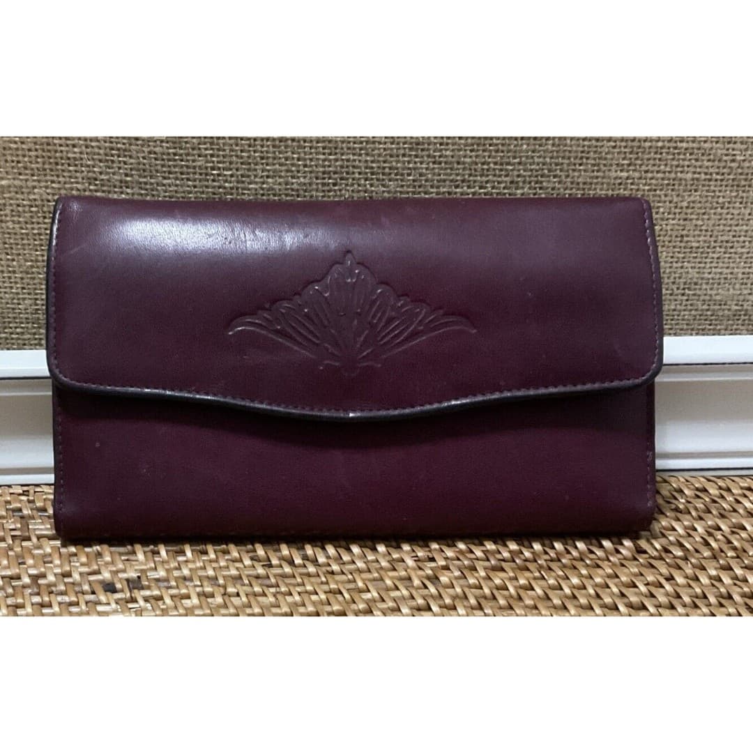 BUXTON Women's "Heiress Organizer” Burgundy tri-fold Clutch wallet