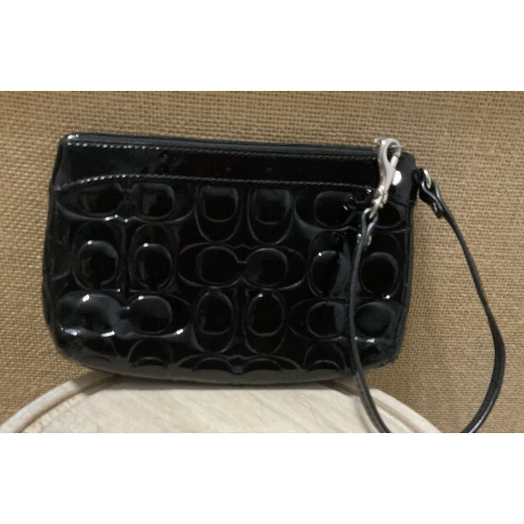 Authenticated Coach Black Patent Leather Embossed Wristlet - Thumbnail 4