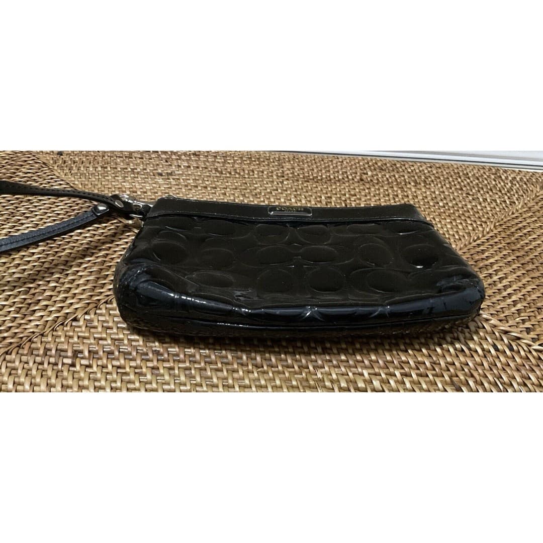 Authenticated Coach Black Patent Leather Embossed Wristlet - Thumbnail 5