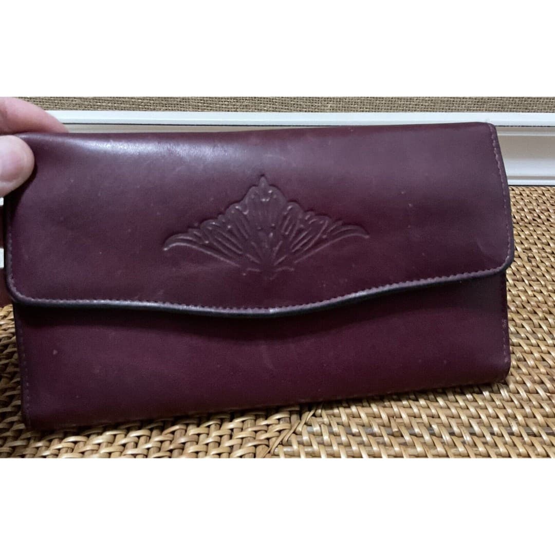 BUXTON Women's "Heiress Organizer” Burgundy tri-fold Clutch wallet - Thumbnail 12