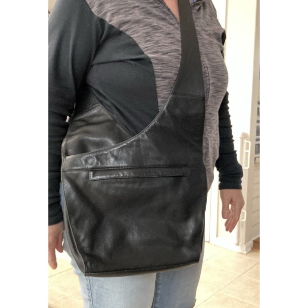 Vintage Classiques Entier Black Leather Crossbody Bag