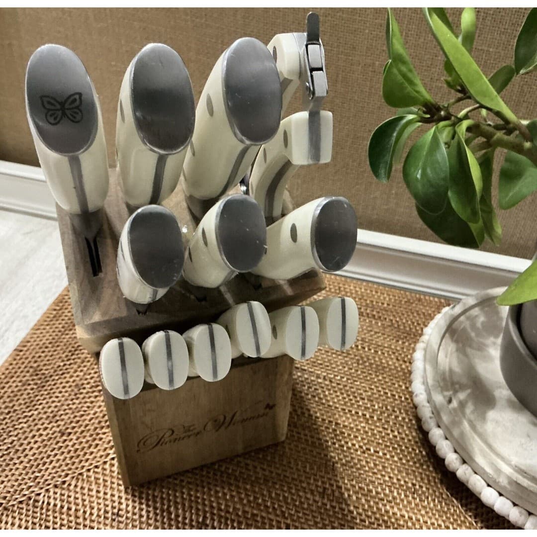 USED - The Pioneer Woman Cowboy Rustic 14-Piece Linen Ivory Cutlery Set - Thumbnail 2