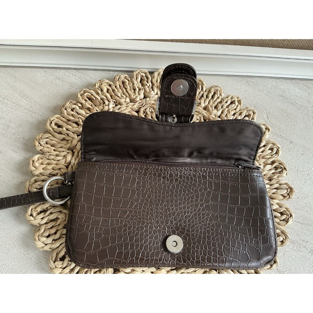 Frankie & Johnnie Brown Crocodile Style Clutch Wristlet - Thumbnail 4