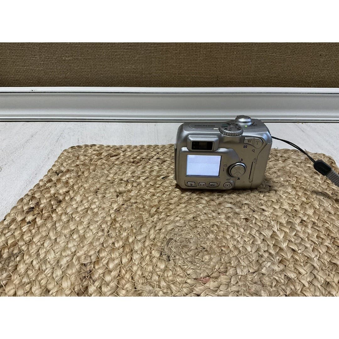 Nikon Digital Camera Coolpix 2100 2.0MP Silver Tested - Thumbnail 6