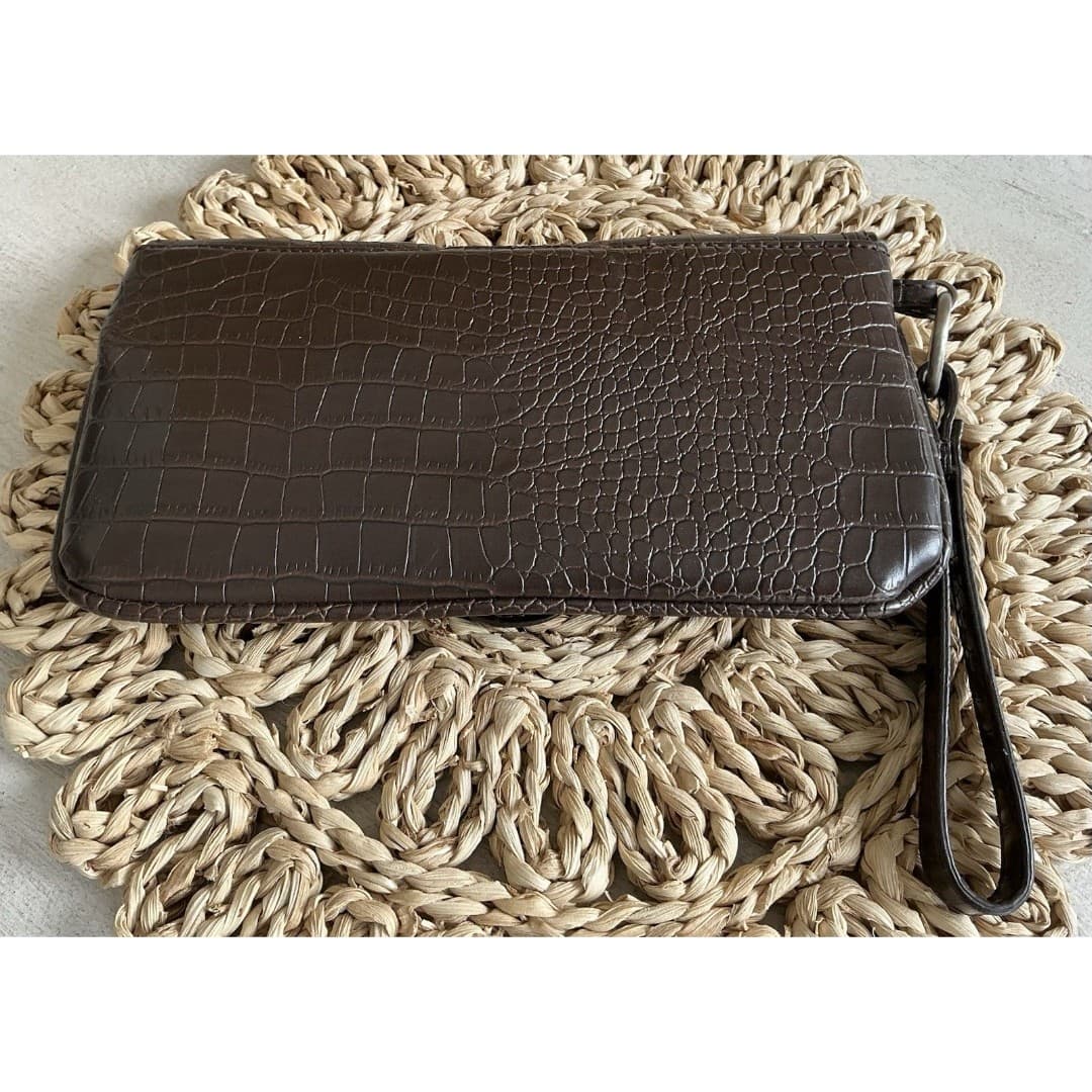 Frankie & Johnnie Brown Crocodile Style Clutch Wristlet - Thumbnail 6