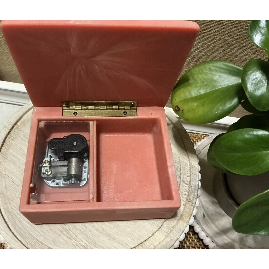 Design Gifts International-Soapstone Music Trinket Box Pink w/ white Butterfly - Thumbnail 3