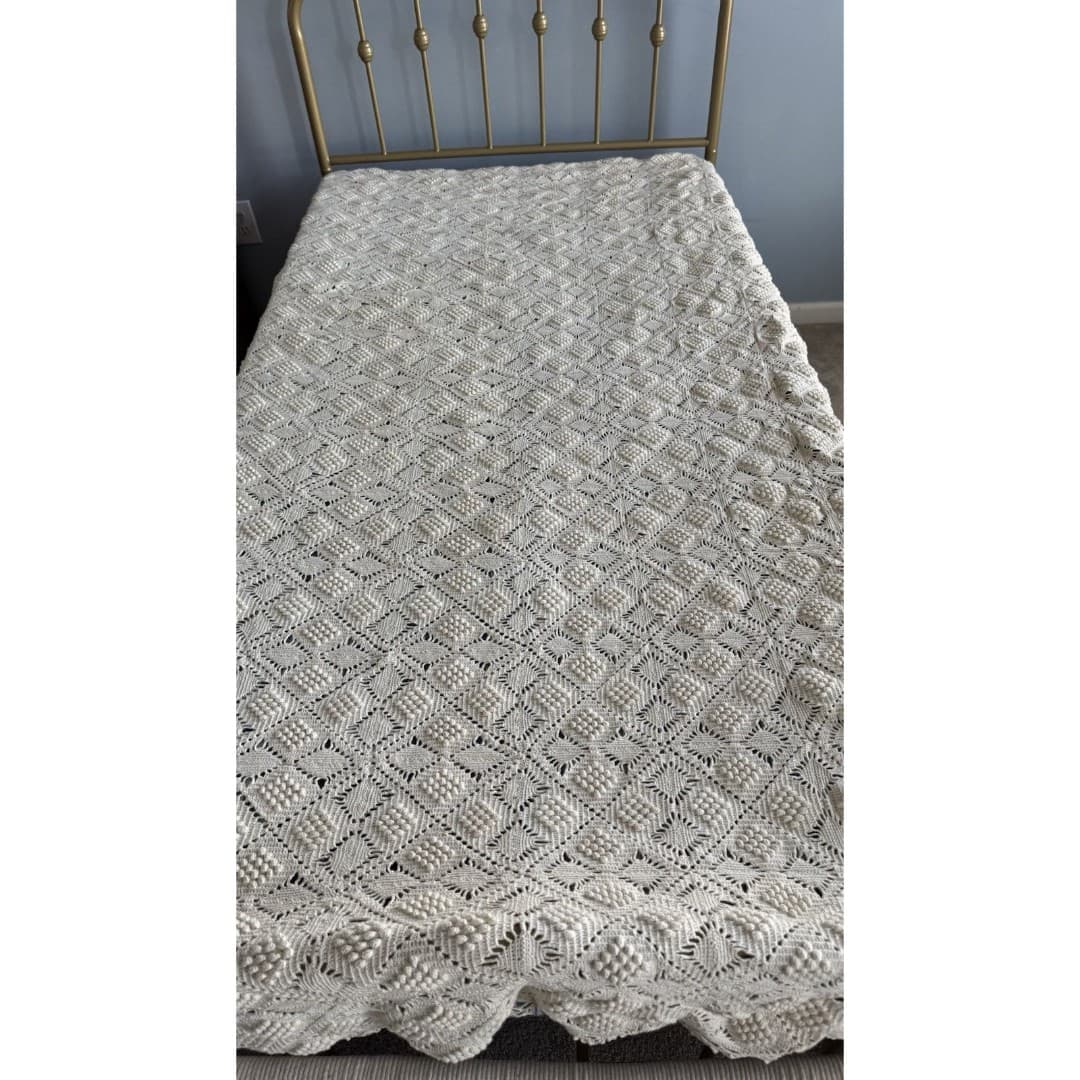Vintage Handmade Crochet Diamond Shape Beige Coverlet Blanket 99x78 - Thumbnail 4
