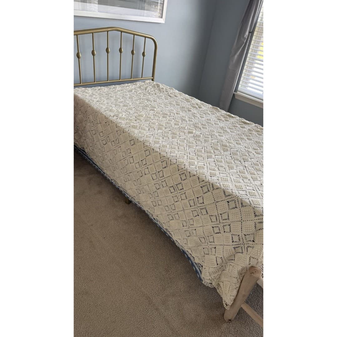 Vintage Handmade Crochet Diamond Shape Beige Coverlet Blanket 99x78