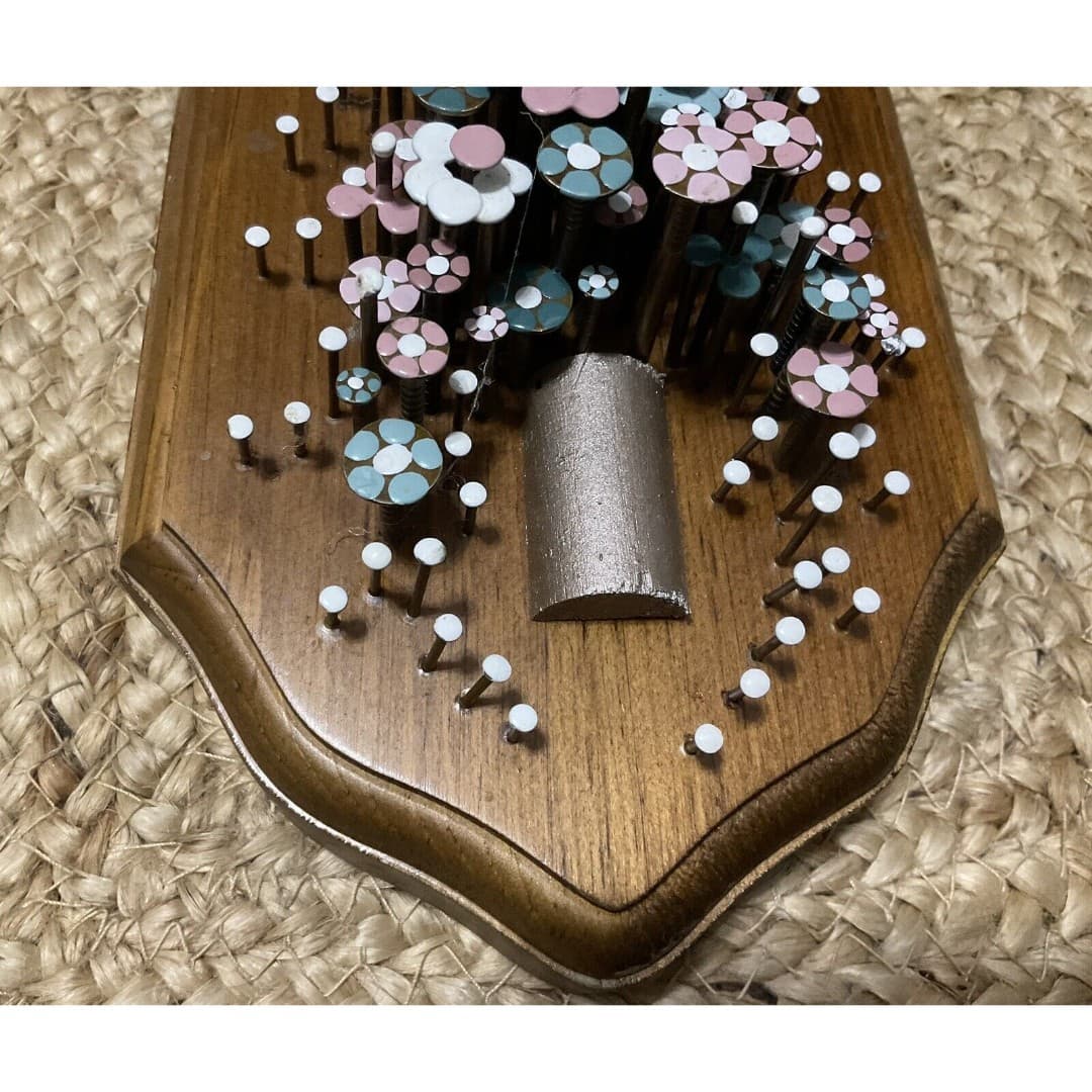 VINTAGE POL-O-CRAFT NAIL FLOWER ART WALL PLAQUE NAILS IN BLOOM CLOVER CLUSTER - Thumbnail 6
