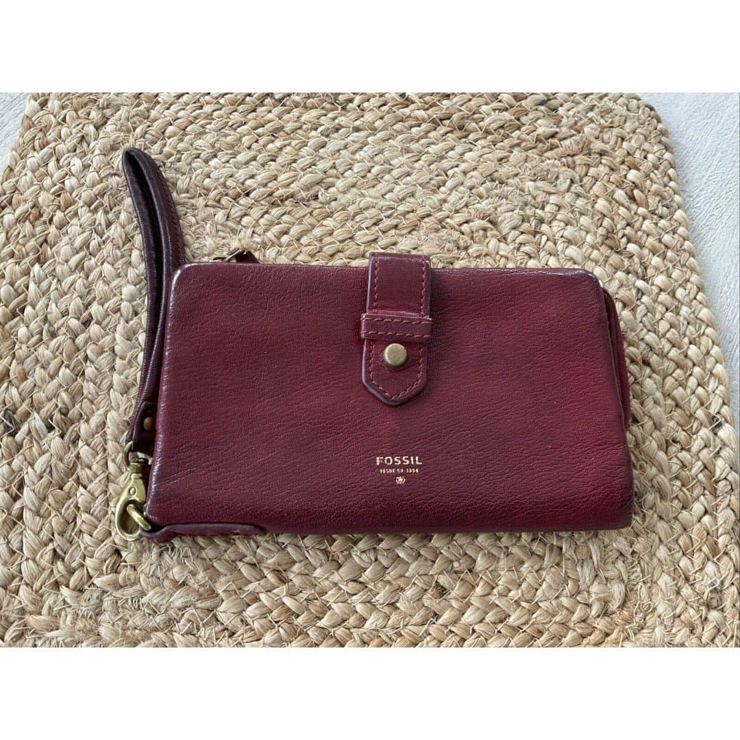 Fossil Bifold Wristlet Burgundy Wallet With Change Pouch