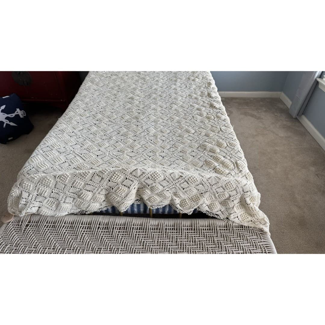 Vintage Handmade Crochet Diamond Shape Beige Coverlet Blanket 99x78 - Thumbnail 5