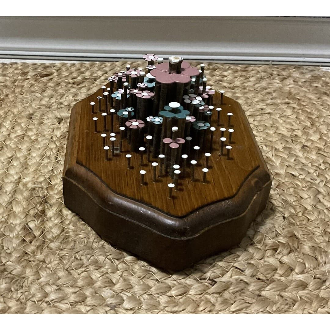 VINTAGE POL-O-CRAFT NAIL FLOWER ART WALL PLAQUE NAILS IN BLOOM CLOVER CLUSTER - Thumbnail 4