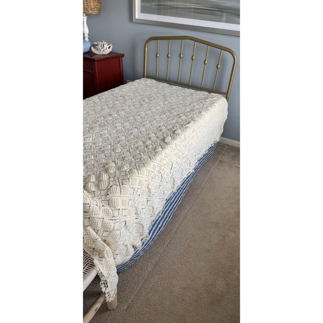 Vintage Handmade Crochet Diamond Shape Beige Coverlet Blanket 99x78 - Thumbnail 2