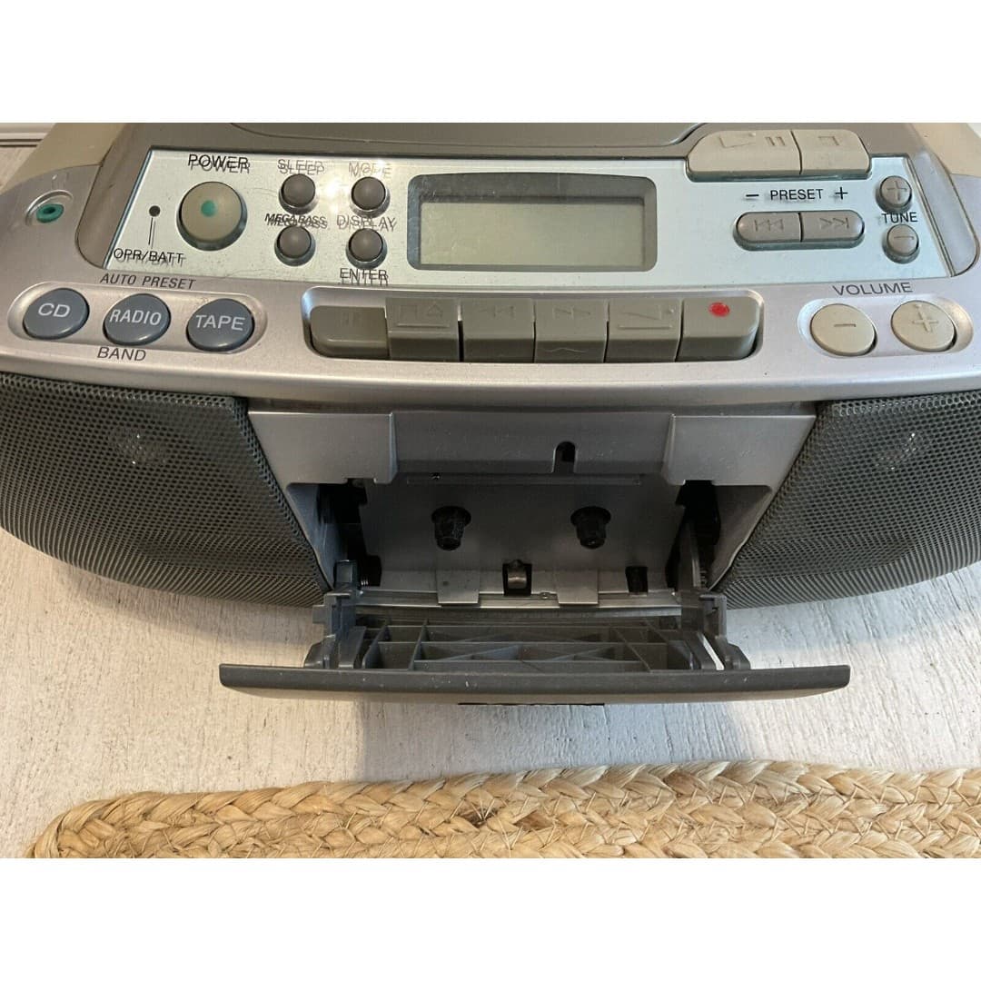 SONY CFD-S01 AM/FM RADIO CASSETTE & CD PLAYER ORIGINAL STEREO BOOMBOX W/ CABLE - Thumbnail 3