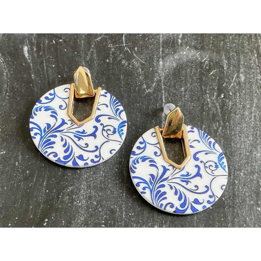 Blue White Victorian Pearlescent Chinoiserie Gold Tone Dangle Earrings