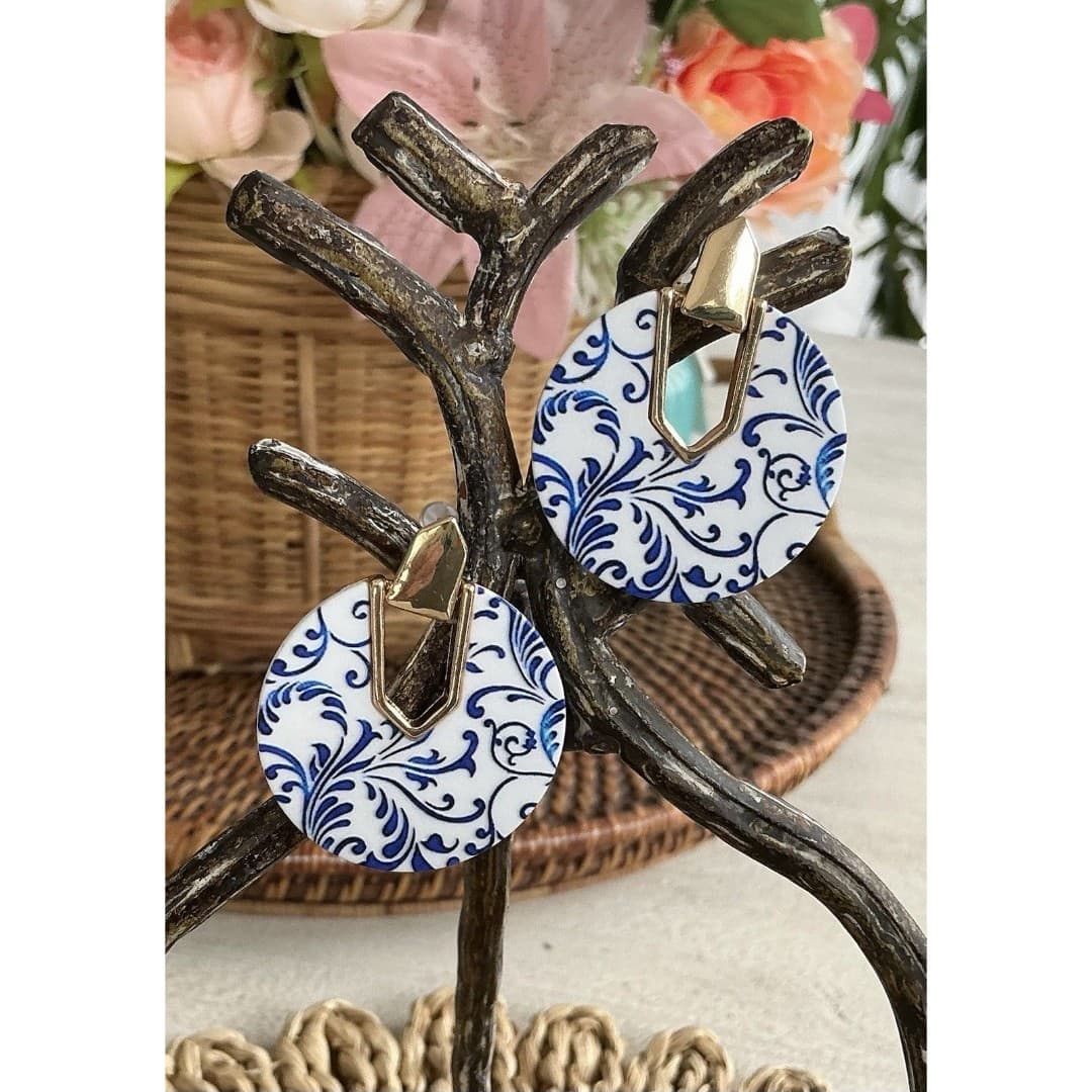 Blue White Victorian Pearlescent Chinoiserie Gold Tone Dangle Earrings - Thumbnail 3