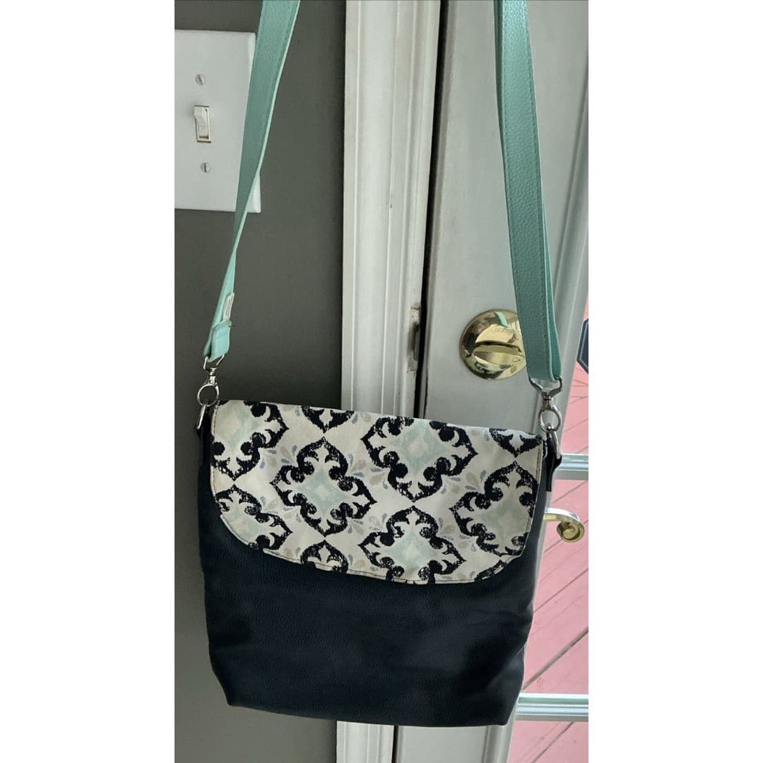 Thirty One Blue Pebble Faux Leather Navy Skies For You Crossbody Bag - Thumbnail 3
