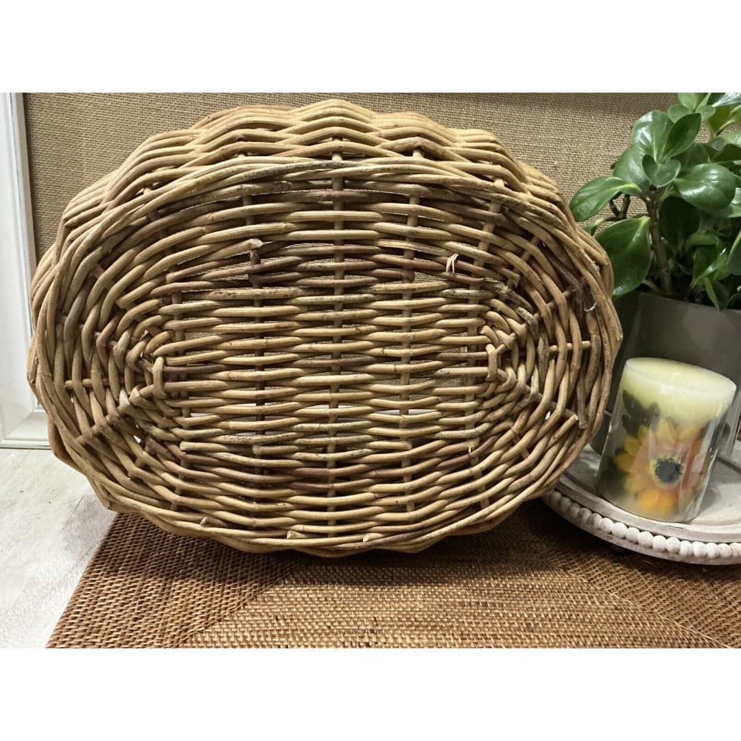 Vtg Bamboo & Wicker 11x14 Oval Basket W/Leather Trim And 2 Handles - Thumbnail 7