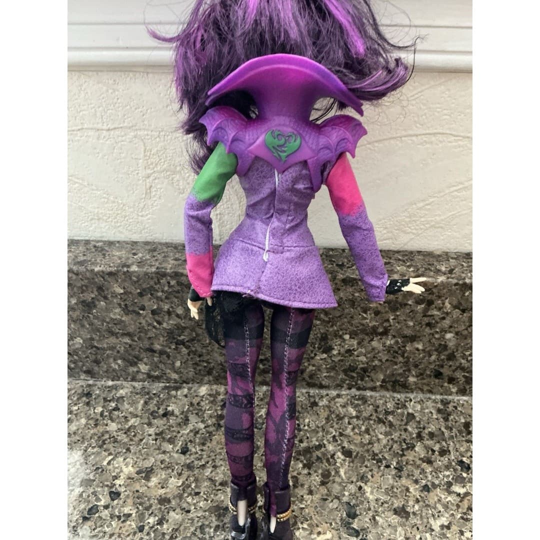 Disney Descendants Mal Isle of the Lost Doll Daughter of Maleficent 2014 Hasbro - Thumbnail 6