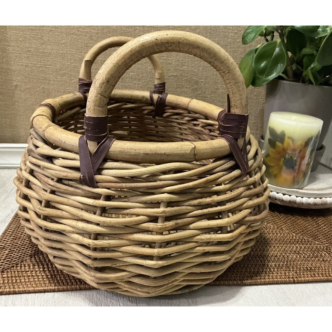 Vtg Bamboo & Wicker 11x14 Oval Basket W/Leather Trim And 2 Handles - Thumbnail 6