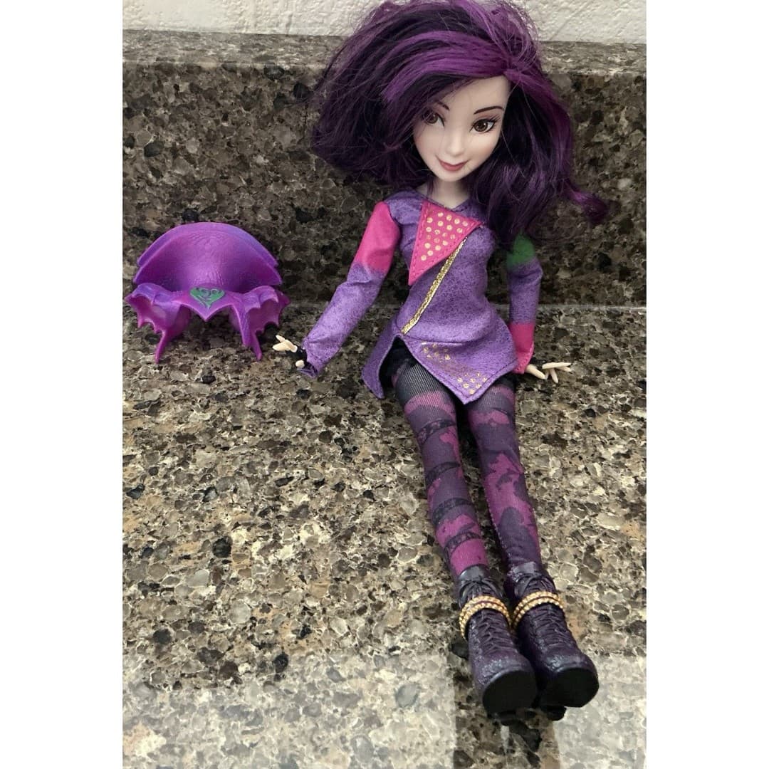 Disney Descendants Mal Isle of the Lost Doll Daughter of Maleficent 2014 Hasbro - Thumbnail 4