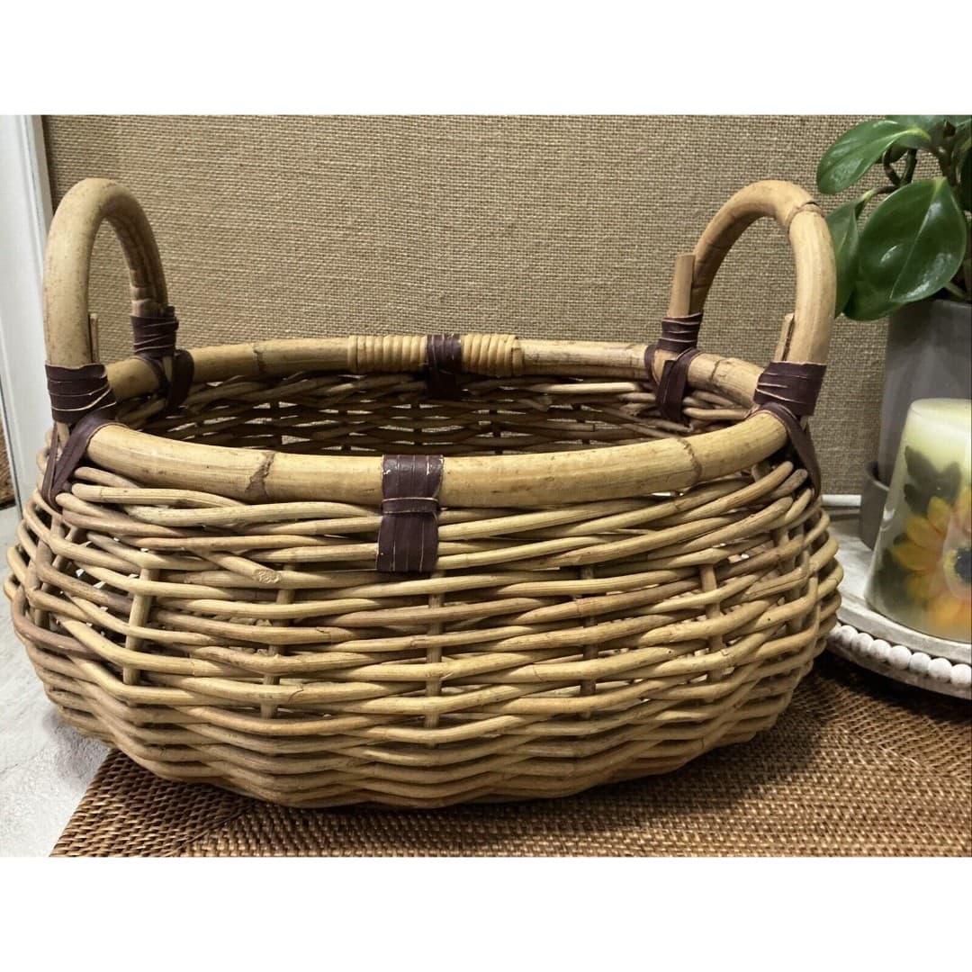 Vtg Bamboo & Wicker 11x14 Oval Basket W/Leather Trim And 2 Handles - Thumbnail 2