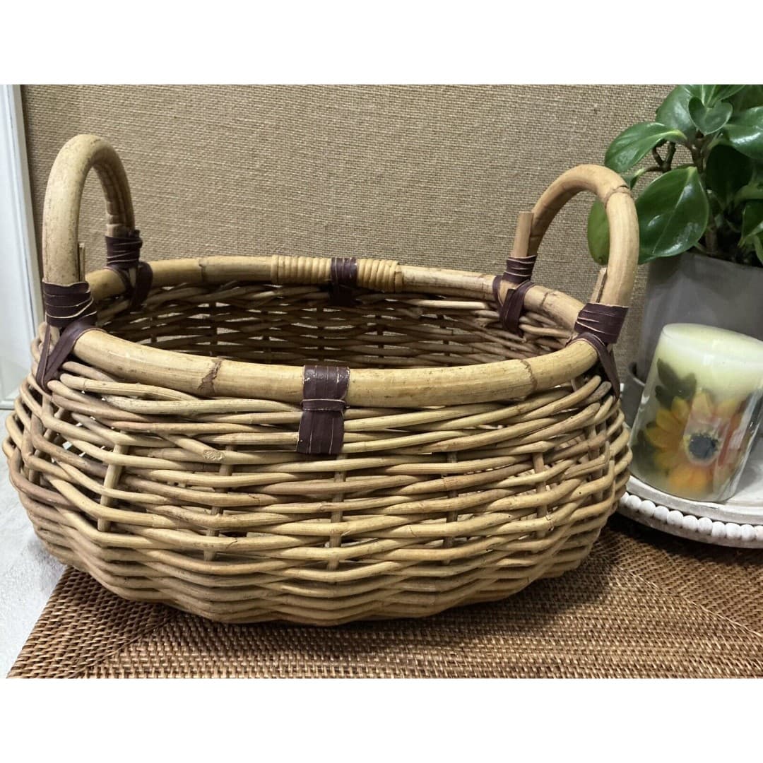 Vtg Bamboo & Wicker 11x14 Oval Basket W/Leather Trim And 2 Handles - Thumbnail 3