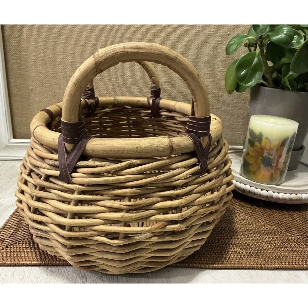 Vtg Bamboo & Wicker 11x14 Oval Basket W/Leather Trim And 2 Handles - Thumbnail 4