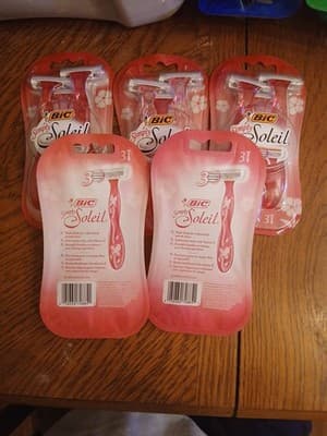 BIC Simply Soleil Disposable Razors 3 Blades. 5 Packs. 15 Razors Total. New. - Thumbnail 2