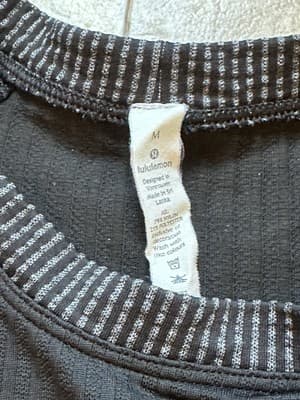 Lululemon Sweater Adult Medium Gray Black Textured Knit Crewneck Pullover Girl - Thumbnail 2