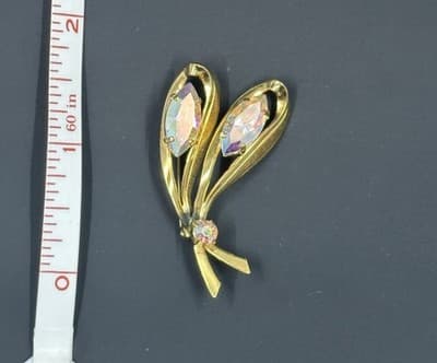 Vintage Gold Metal Flower Brooch Pin With Stunning Gems 2”