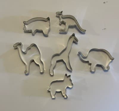 Vintage Set Of Six Metal Animal Themed Cookie Cutters With Box - Thumbnail 3