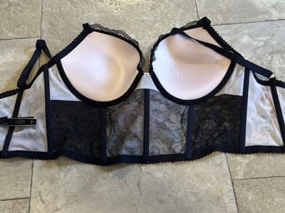 Victoria's Secret Black Very Sexy Push Up Bralette 32DD Padded-EUC!! - Thumbnail 4