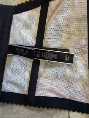 Victoria's Secret Black Very Sexy Push Up Bralette 32DD Padded-EUC!! - Thumbnail 5