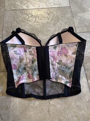 Victoria's Secret Black Very Sexy Push Up Bralette 32DD Padded-EUC!! - Thumbnail 3