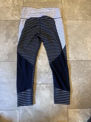 Athleta Black And White Yoga Pants Cropped Leggings Size S Small Ex. Condition!! - Thumbnail 3