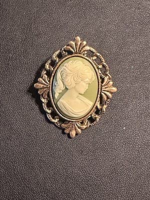 Vintage Resin Cameo Oval Gold Tone Brooch Pin Pendant Signed Peri