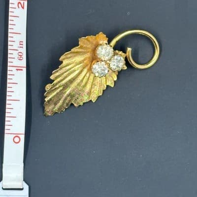 Vintage leaf gold toned brooch! - Thumbnail 2