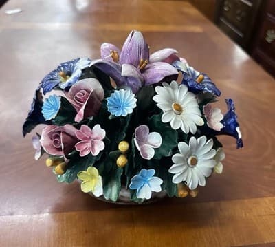Vintage Capodimonte Italy Porceliain Hand-Painted Flower Arrangements - Thumbnail 2