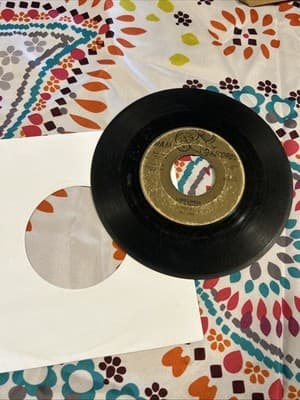 Bobby Page Loneliness / Hippy-Ti-Yo Music 7” Vinyl 45 - Thumbnail 2