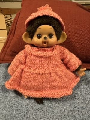 Vintage Monchichi Sleepy Eyes Thumb Sucking Pink knitted outfit! - Thumbnail 2