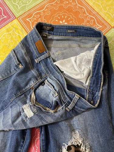 Judy Blue womens 18W high waist ripped skinny jeans Candace Camp Patch destroyed - Thumbnail 3