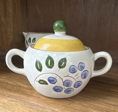 Vintage Stangl Pottery Creamer & Covered Sugar Bowl Set Blueberry Pattern - Thumbnail 6