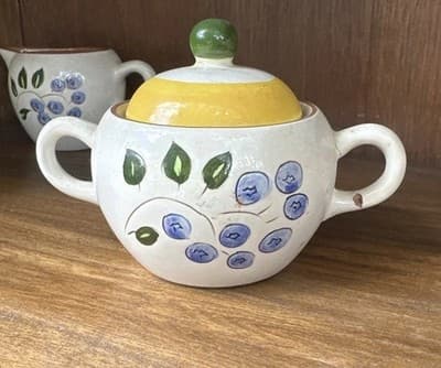 Vintage Stangl Pottery Creamer & Covered Sugar Bowl Set Blueberry Pattern - Thumbnail 7