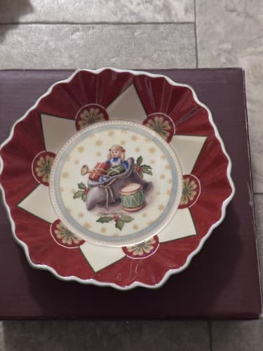 4 VILLEROY & BOCH TOY'S FANTASY CHRISTMAS BOWLS 6.75" - Thumbnail 8