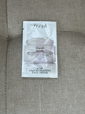 LOT OF 10 “FRESH” ROSE DEEP HYDRATION FACE CREAM 2ML*50 SAMPLES - Thumbnail 2