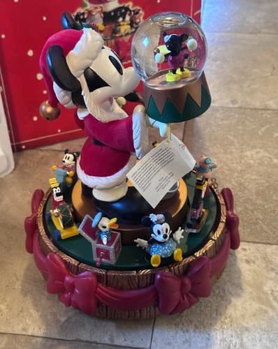 Disney store’s Santa Mickey Mouse Snowglobe-Deck the Halls NIB! - Thumbnail 6