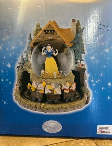 Disney’s Exclusive Snow Whites Cottage Snowglobe-NIB