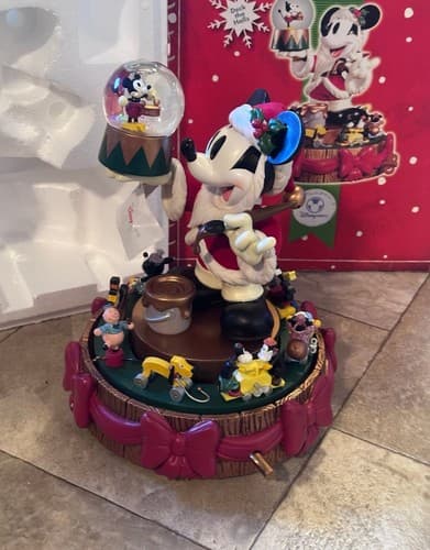 Disney store’s Santa Mickey Mouse Snowglobe-Deck the Halls NIB! - Thumbnail 4