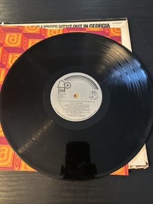 VICKI LAWRENCE - THE NIGHT THE LIGHTS WENT OUT IN GEORGIA, BELL 1120, LP, 1973. - Thumbnail 3